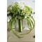 Grüne und weiße Match Ball Seide Chrysantheme Braut hält Blumen