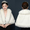 Warmer weißer Schal-Hochzeitsmantel der Winterbraut - Seite 2