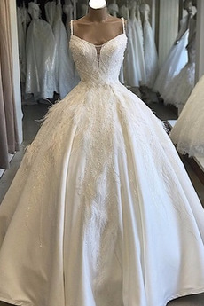 Brautkleid Halle Ärmellos Bördeln Spaghettiträger Kathedrale Schleppe