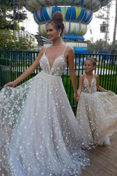 Brautkleid Sexy Ärmellos Birneförmig Natürliche Taille Tiefer V-Ausschnitt