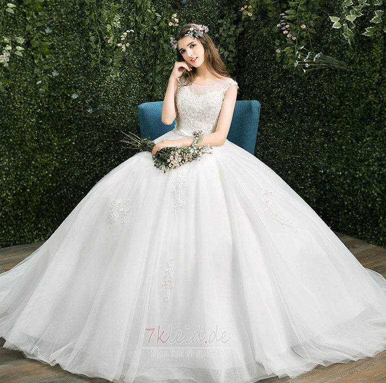 Stoff und Dekoration für Hochzeitskleider